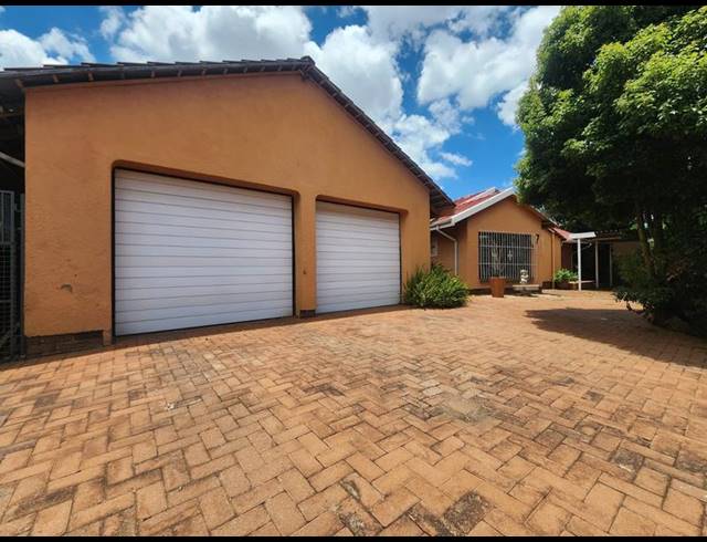 5 BEDROOM HOUSE FOR SALE IN VERWOERDPARK